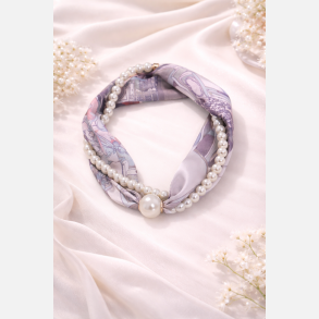 T�rkl�de med smykke