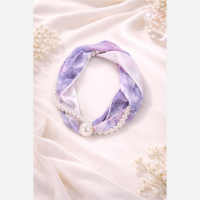 T�rkl�de med smykke