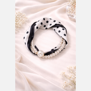 T�rkl�de med smykke