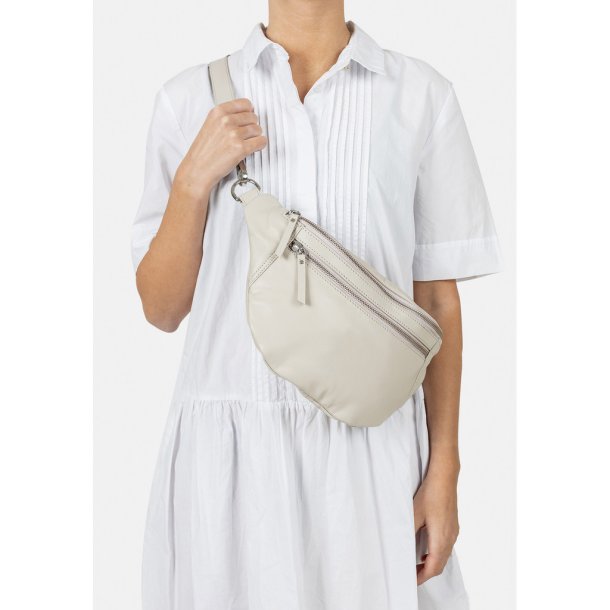 NY RE:DESIGNED CROSSOVER TASKE