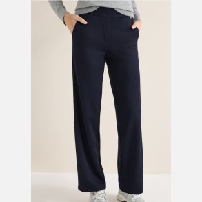 Cecil Buks, L�ngde 30