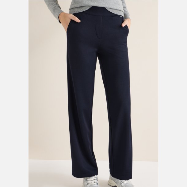 Cecil Buks, L�ngde 30