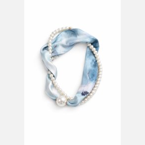 T�rkl�de med smykke