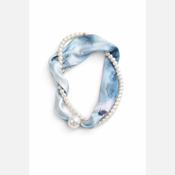 T�rkl�de med smykke