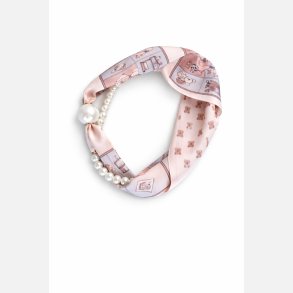 T�rkl�de med smykke