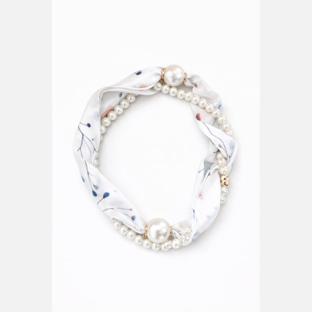 T�rkl�de med smykke