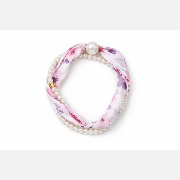 T�rkl�de med smykke