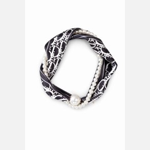 T�rkl�de med smykke