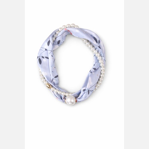 T�rkl�de med smykke