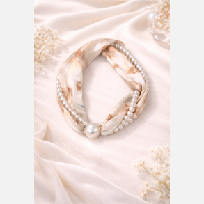 T�rkl�de med smykke