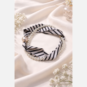 T�rkl�de med smykke